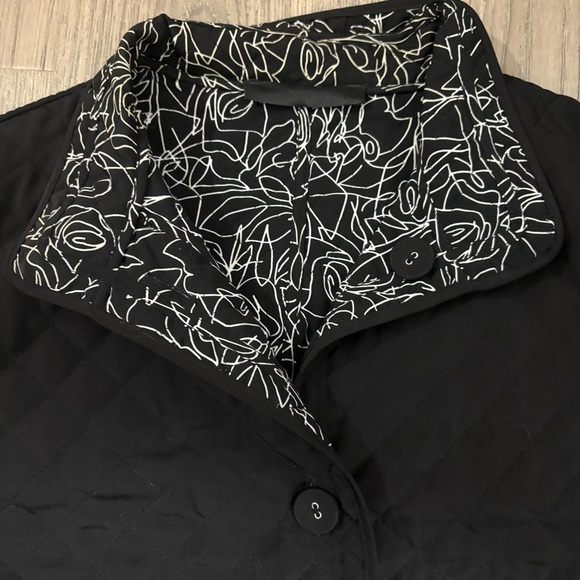 Quilted Reversible Black White Floral Spring Fall Jacket Size Women’s M Buttons - Picture 4 of 9